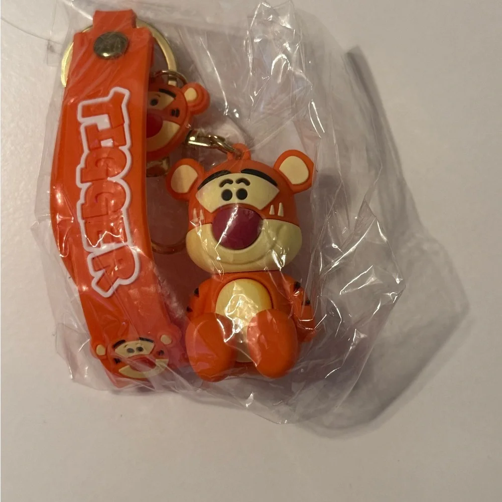 Tigger Key Chain ๐ โ๏ธโ๐ฅ - Picture 3 of 3
